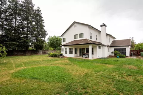 Exterior - 3200 Brookstone Dr, Turlock, CA 95382 photo 4 of 6