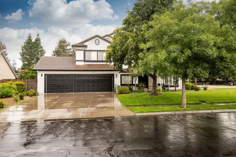 Exterior - 3200 Brookstone Dr, Turlock, CA 95382 photo 2 of 6