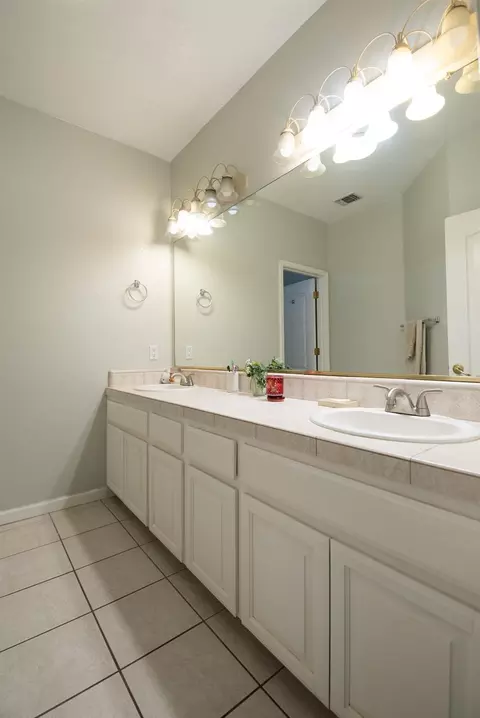 Bath - 3200 Brookstone Dr, Turlock, CA 95382 photo 5 of 5