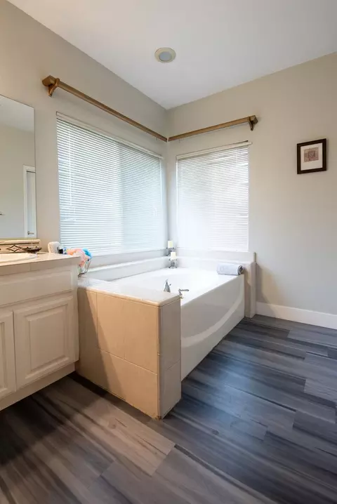 Bath - 3200 Brookstone Dr, Turlock, CA 95382 photo 3 of 5