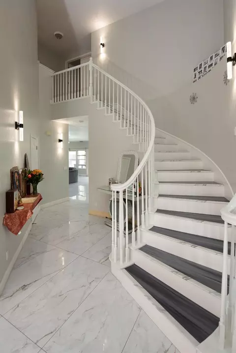 Entry Way - 3200 Brookstone Dr, Turlock, CA 95382 photo 2 of 3