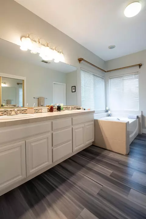 Bath - 3200 Brookstone Dr, Turlock, CA 95382 photo 2 of 5