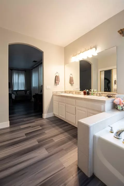 Bath - 3200 Brookstone Dr, Turlock, CA 95382 photo 4 of 5