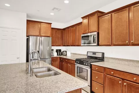 Kitchen - 2233 Toby Ct, Modesto, CA 95355 photo 5 of 7