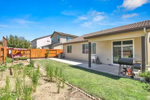 Exterior - 2233 Toby Ct, Modesto, CA 95355 photo 8 of 11