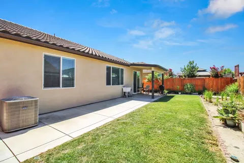 Exterior - 2233 Toby Ct, Modesto, CA 95355 photo 9 of 11