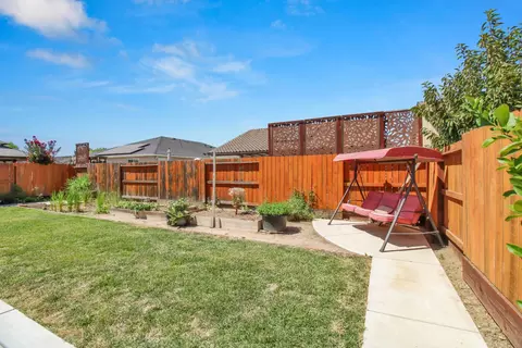 Exterior - 2233 Toby Ct, Modesto, CA 95355 photo 10 of 11