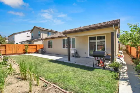 Exterior - 2233 Toby Ct, Modesto, CA 95355 photo 7 of 11