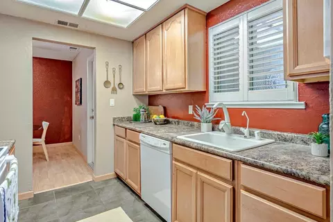 Kitchen - 4132 Cowell Blvd, Davis, CA 95618 photo 2 of 5