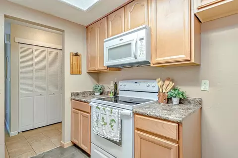 Kitchen - 4132 Cowell Blvd, Davis, CA 95618 photo 3 of 5