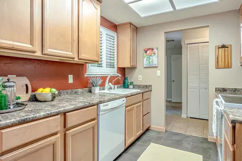 Kitchen - 4132 Cowell Blvd, Davis, CA 95618 photo 5 of 5