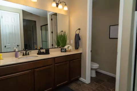 Bath - 4046 Citation Dr, Olivehurst, CA 95961 photo 1 of 1