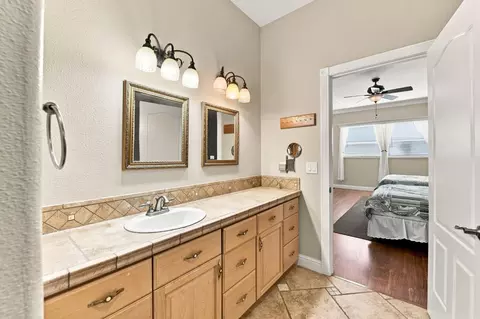 Bath - 3422 Marshall Ave, Carmichael, CA 95608 photo 2 of 7