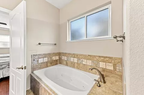 Bath - 3422 Marshall Ave, Carmichael, CA 95608 photo 5 of 7