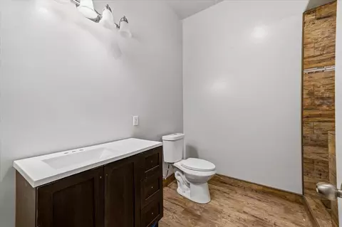 Bath - 19114 Halcon Crest Ct, Grass Valley, CA 95949 photo 6 of 10