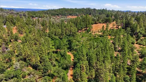View/Area - 19114 Halcon Crest Ct, Grass Valley, CA 95949 photo 7 of 11