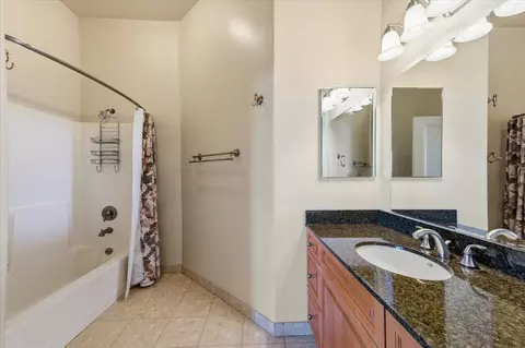 Bath - 19114 Halcon Crest Ct, Grass Valley, CA 95949 photo 2 of 10