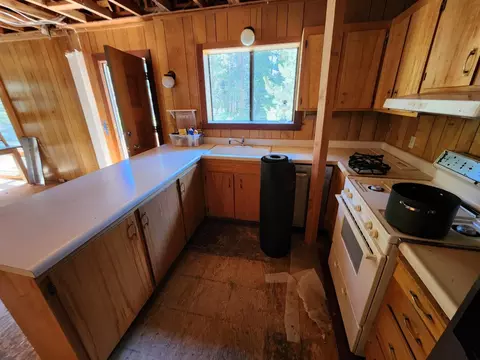 Kitchen - 171 Schimke Rd, Bear Valley, CA 95223 photo 2 of 2