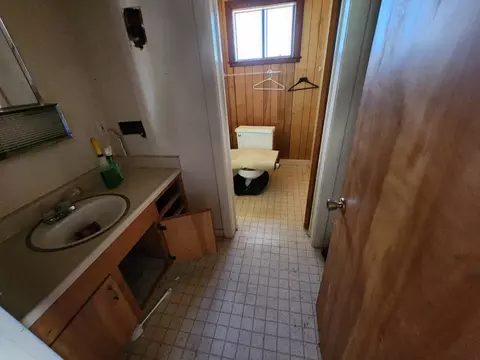 Bath - 171 Schimke Rd, Bear Valley, CA 95223 photo 1 of 3