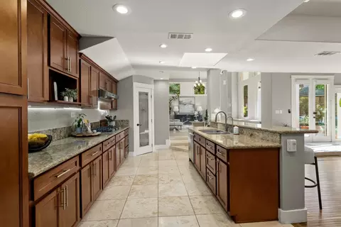 Entry Way - 1561 Elsdon Cir, Carmichael, CA 95608 photo 5 of 7