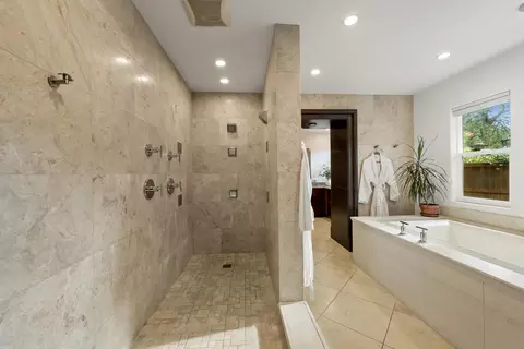Bath - 1561 Elsdon Cir, Carmichael, CA 95608 photo 3 of 4