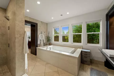Bath - 1561 Elsdon Cir, Carmichael, CA 95608 photo 4 of 4