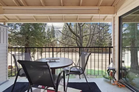 Exterior - 2401 Eilers Ln #904, Lodi, CA 95242 photo 4 of 8