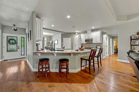 Entry Way - 1320 Silhouette Ct, Merced, CA 95340 photo 4 of 6