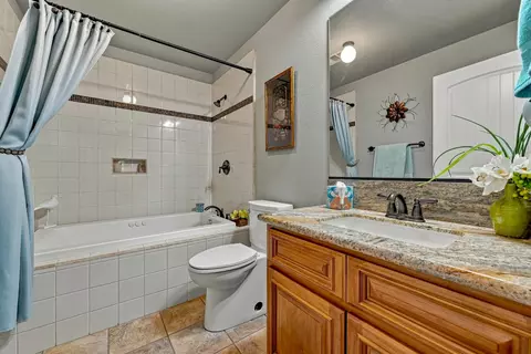 Bath - 1320 Silhouette Ct, Merced, CA 95340 photo 1 of 2