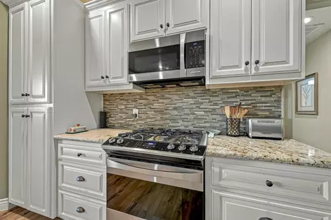 Kitchen - 1320 Silhouette Ct, Merced, CA 95340 photo 6 of 8