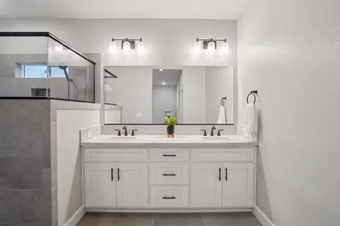 Bath - 929 Norman Rd, Galt, CA 95632 photo 1 of 2