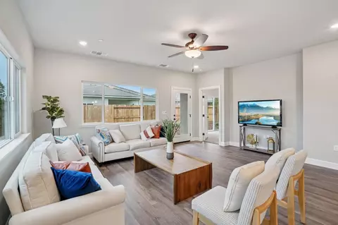 Living - 929 Norman Rd, Galt, CA 95632 photo 1 of 2