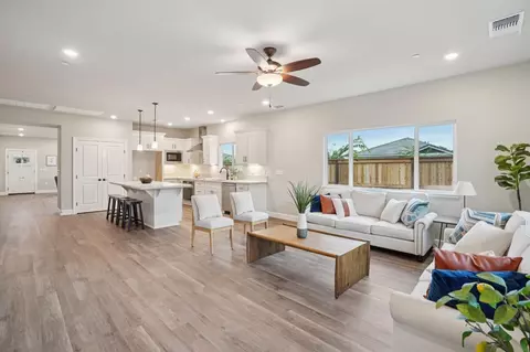 Living - 929 Norman Rd, Galt, CA 95632 photo 2 of 2