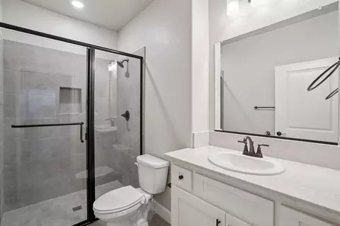 Bath - 929 Norman Rd, Galt, CA 95632 photo 2 of 2
