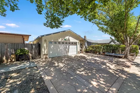 Exterior - 216 Barros St, Patterson, CA 95363 photo 3 of 9
