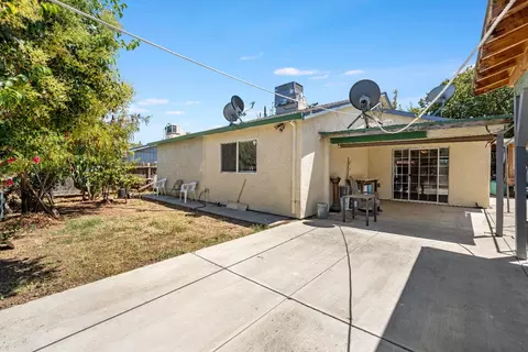 Exterior - 216 Barros St, Patterson, CA 95363 photo 8 of 9