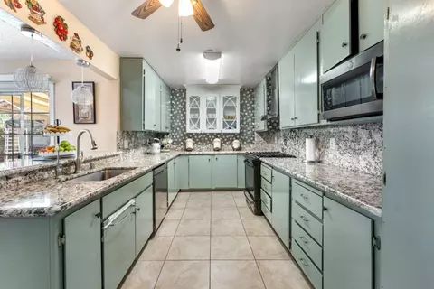 Kitchen - 216 Barros St, Patterson, CA 95363 photo 2 of 3