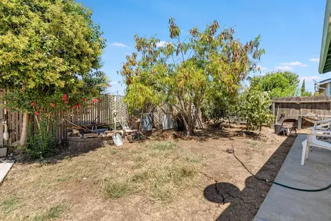 Exterior - 216 Barros St, Patterson, CA 95363 photo 5 of 9