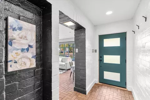 Entry Way - 1018 W Morris Ave, Modesto, CA 95350 photo 2 of 14
