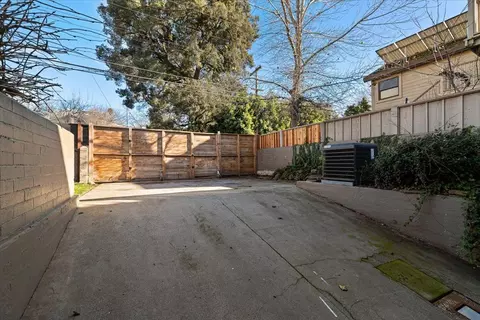 Exterior - 1018 W Morris Ave, Modesto, CA 95350 photo 13 of 16