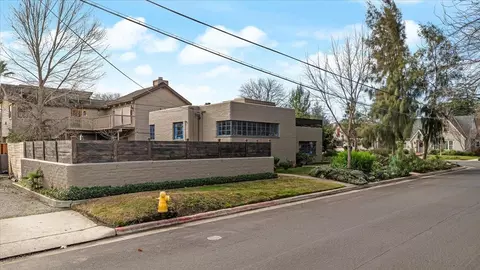 Exterior - 1018 W Morris Ave, Modesto, CA 95350 photo 5 of 16