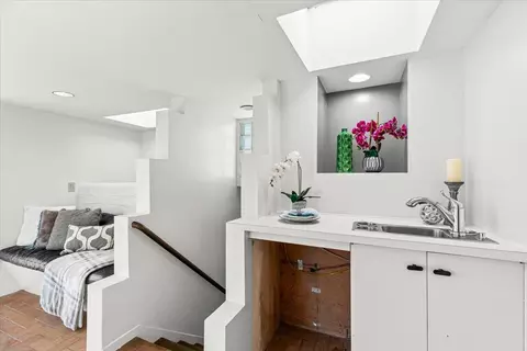 Entry Way - 1018 W Morris Ave, Modesto, CA 95350 photo 14 of 14