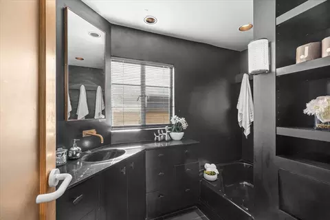Bath - 1018 W Morris Ave, Modesto, CA 95350 photo 7 of 9
