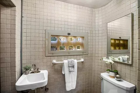 Bath - 1018 W Morris Ave, Modesto, CA 95350 photo 1 of 9