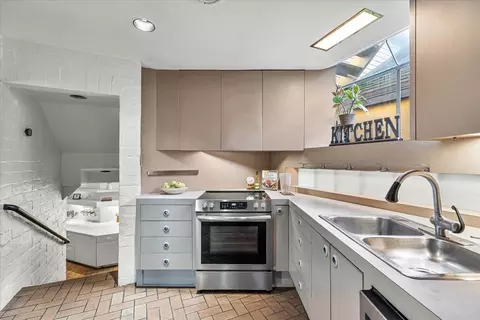 Kitchen - 1018 W Morris Ave, Modesto, CA 95350 photo 3 of 4