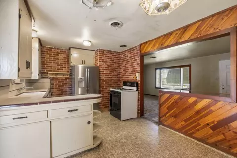 Kitchen - 1904 Aloha Way, Modesto, CA 95350 photo 2 of 3