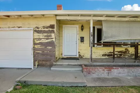 Exterior - 1904 Aloha Way, Modesto, CA 95350 photo 4 of 9