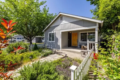 Exterior - 222 D St, Lincoln, CA 95648 photo 3 of 10