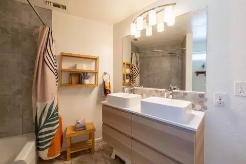 Bath - 222 D St, Lincoln, CA 95648 photo 1 of 3