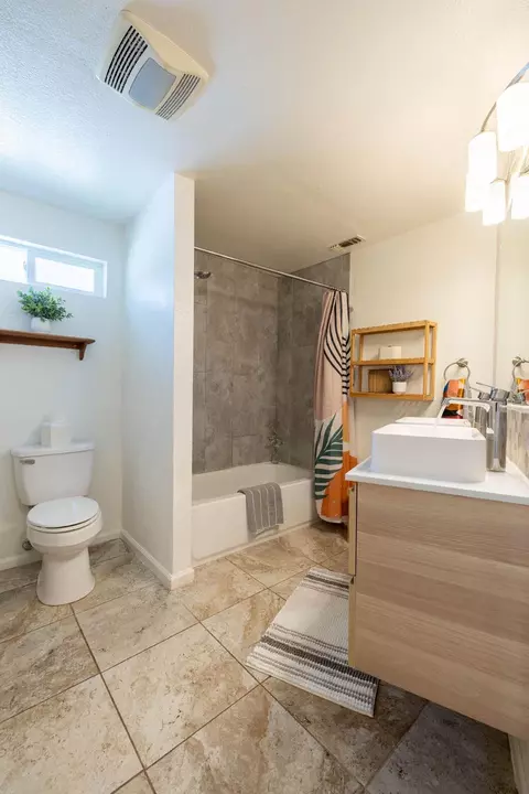 Bath - 222 D St, Lincoln, CA 95648 photo 3 of 3